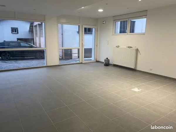 Local commercial 272 m²