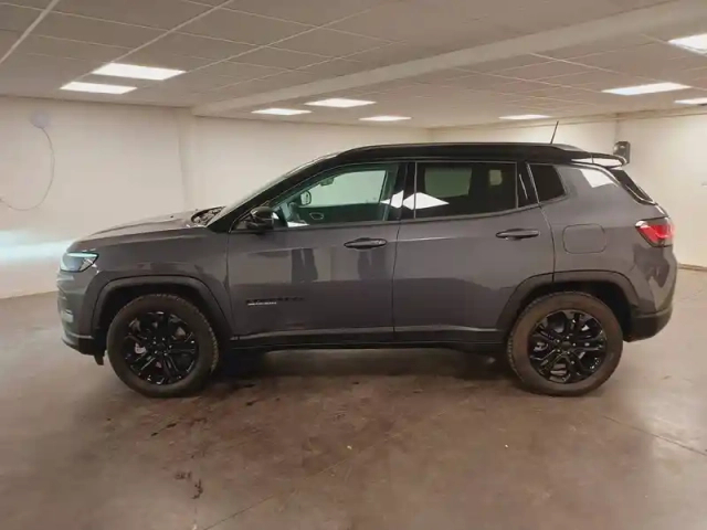 Jeep Compass 1.3 phev t4 240 ch 4xe eawd — photo 8