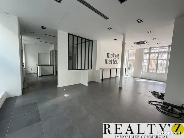 Local commercial 240 m²