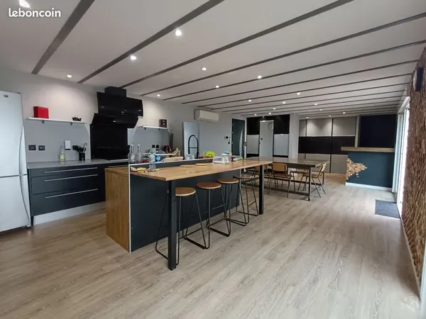 Chambre à louer dans colocation Les Salvages à Castres loft de 240m² avec patio de 123m²