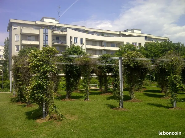 F2 46m2 au calme lumineux avec jardin, terrasse et ascenseur quartier Salengro Filature