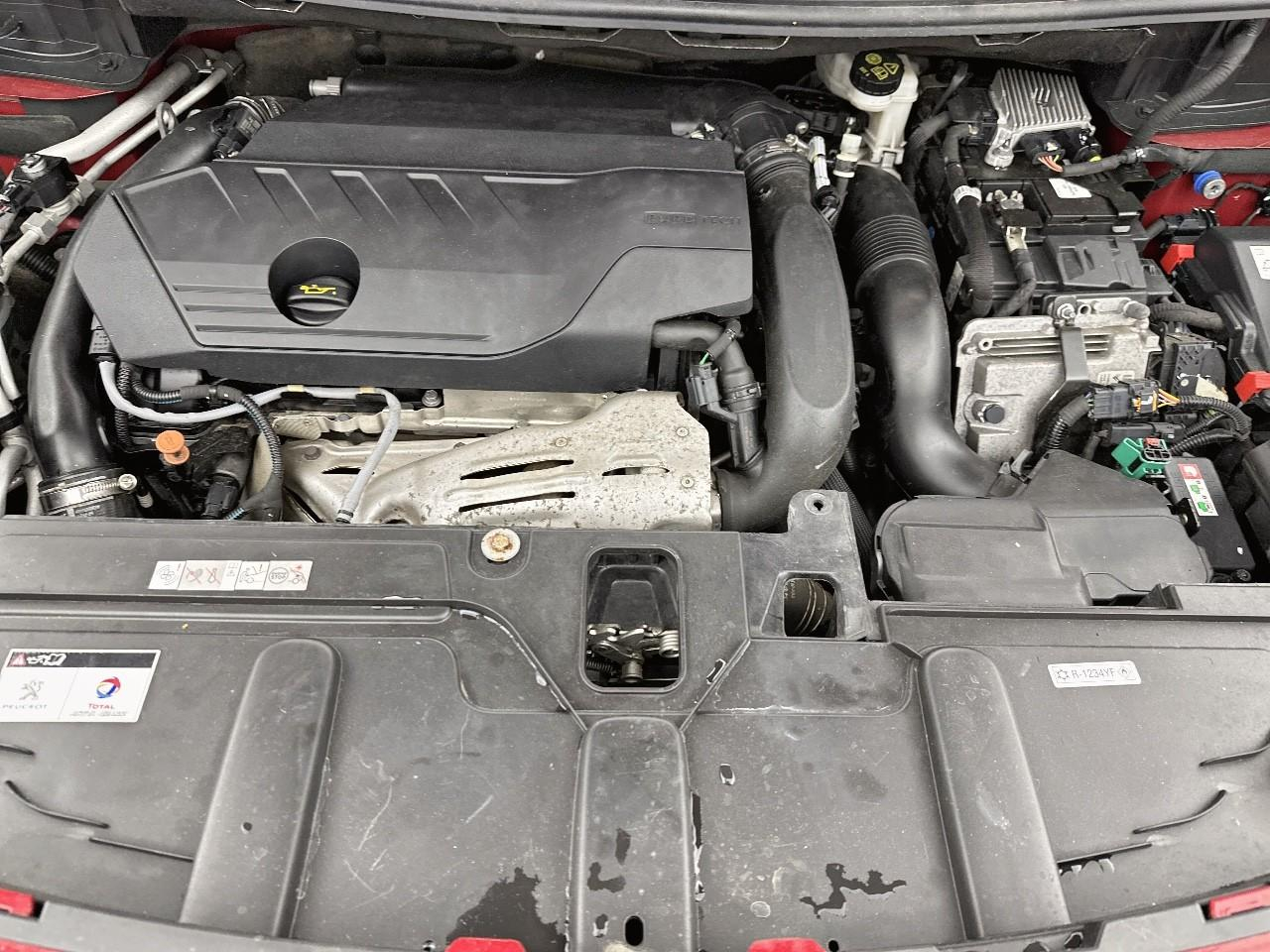 Peugeot 3008 hybrid4 300 e-eat8 gt — photo 13