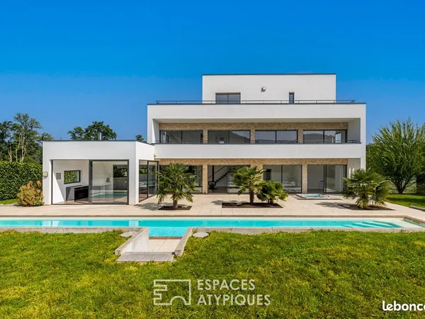 Villa 9 pièces 336 m²