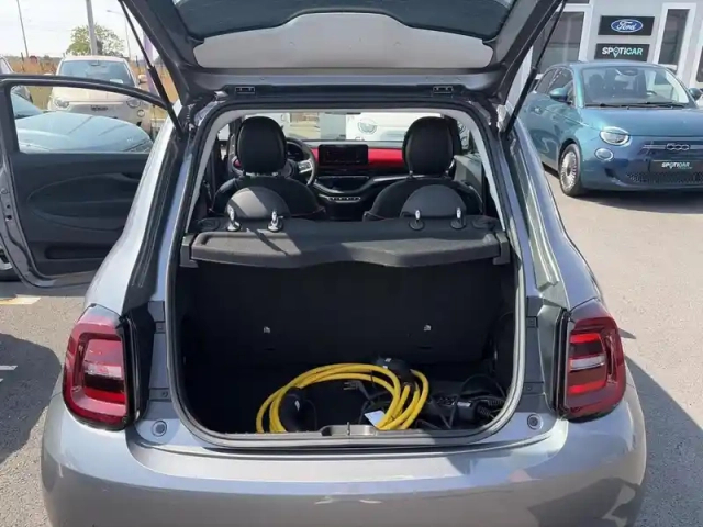 Fiat 500 e 118ch (red) my23 — photo 12