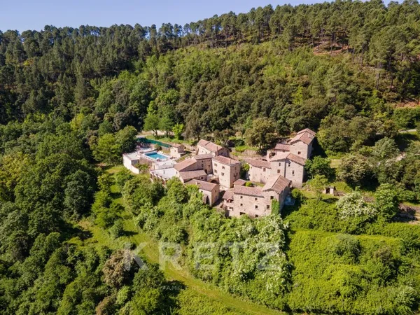 Un Hameau Privé Confidentiel au Coeur de l'Ardèche Méridionale