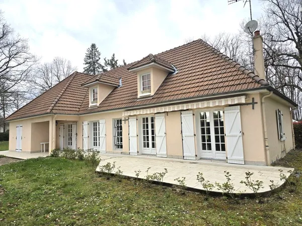 Maison 8 pièces 251 m²