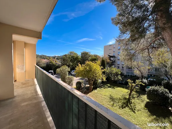 Nîmes, route d'Uzès - T2 de 52,6 m² plein sud, balcon coursive et parking privatif