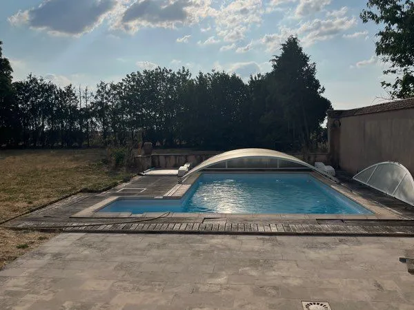 Ancien corps de ferme avec piscine à 100km de Paris