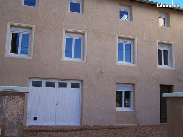 Maison de Ville à REGNY - F5 - 130 m2 - Garage - Cour