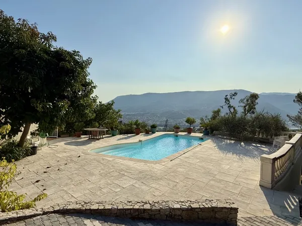 QUARTIER LINGUADOR - CASTAGNIERS - PISCINE - MAISON INDIVIDUELLE