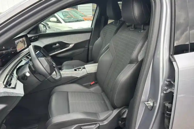 Peugeot 3008 hybrid 145 e-dcs6 — photo 31