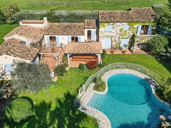 Maison 7 pièces 215 m²