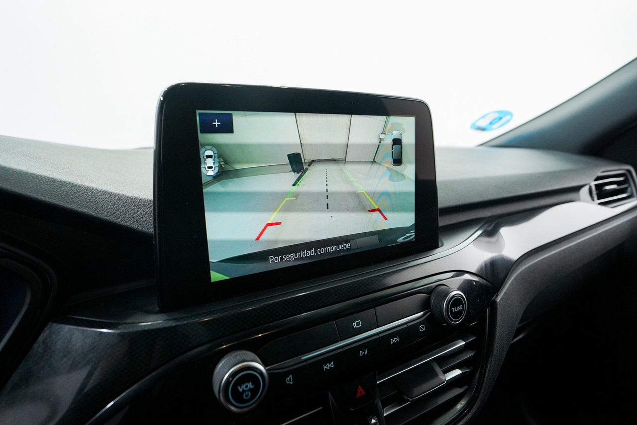 Ford Kuga — photo 26