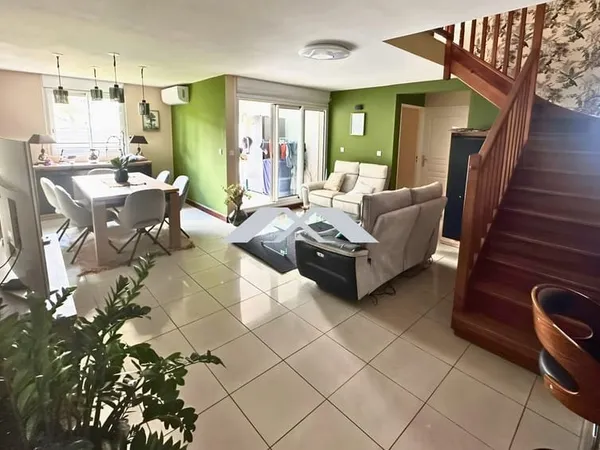 BEAU F4 DUPLEX A LA POSSESSION