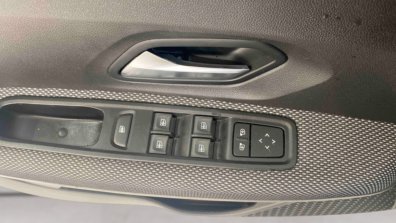 Dacia Sandero SCe 65 - 22 — photo 17