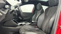 Peugeot 208 e-208 136ch GT Pack — photo 9