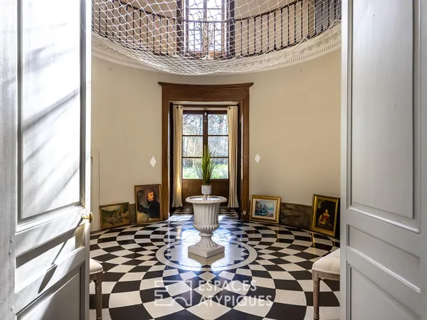 Château chargé d'histoire dans son parc de 1ha