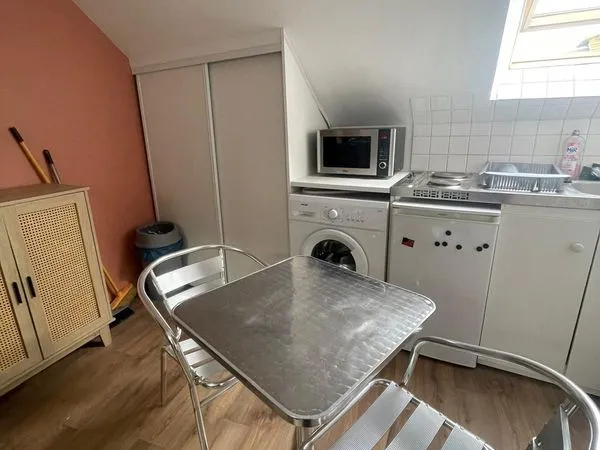 Studio meublé et équipé - 12 m² - prox. Gare, Université, Docks