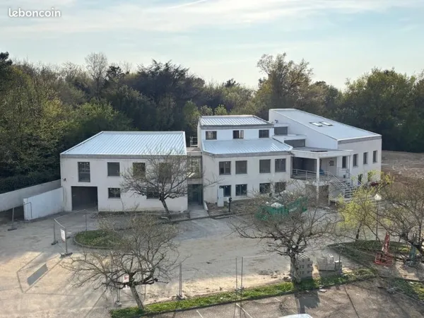 Bureaux 150 m²