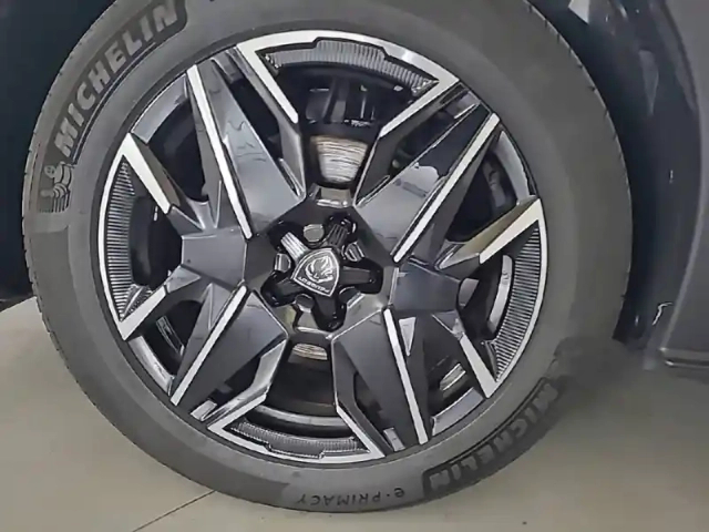 Peugeot 3008 hybrid 136 e-dcs6 — photo 13