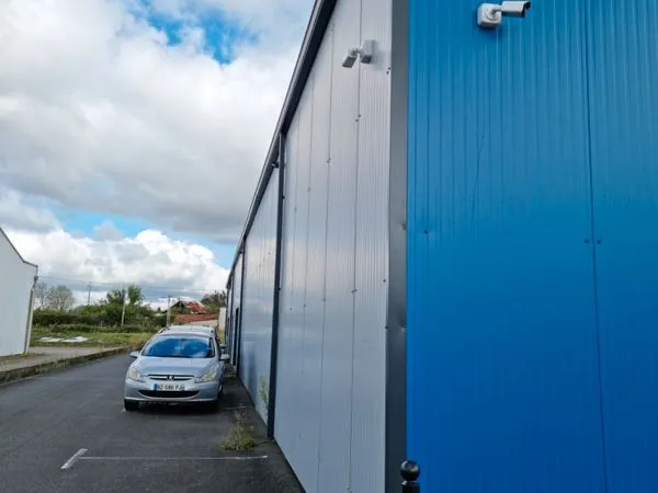 A louer garage 64m2
