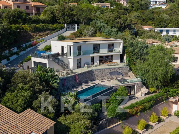 LES ISSAMBRES - VILLA CONTEMPORAINE AVEC VUE MER EXCEPTIONNELLE