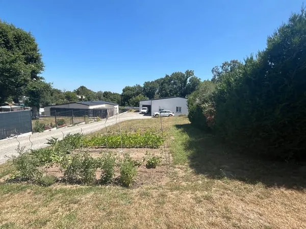 Terrain 556 m²