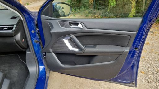 Peugeot 308 1.2 PureTech 110 - Allure – 2018 – 112497 km – Essence – Boîte Manuelle — photo 28