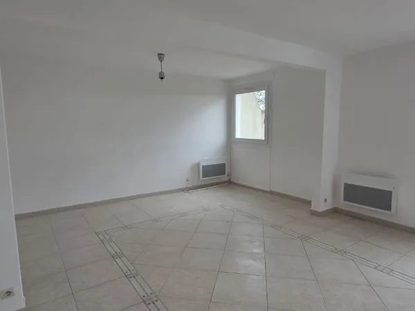 Appartement F3 - 78m² - Double séjour- 2 balcons - Box