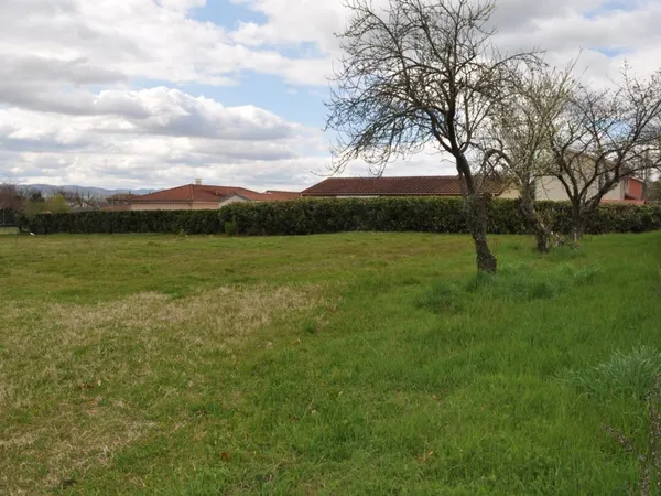 Terrain en individuel 1087 m²