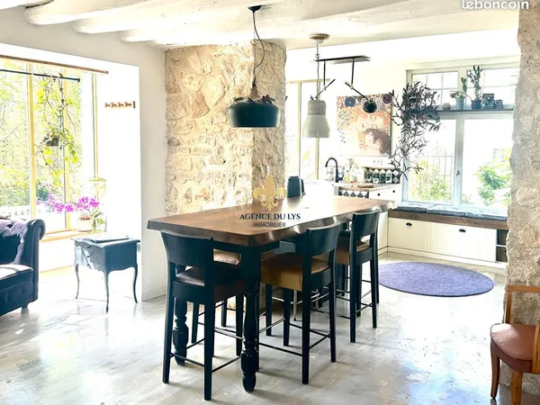 Maison 7 pièces 244 m²