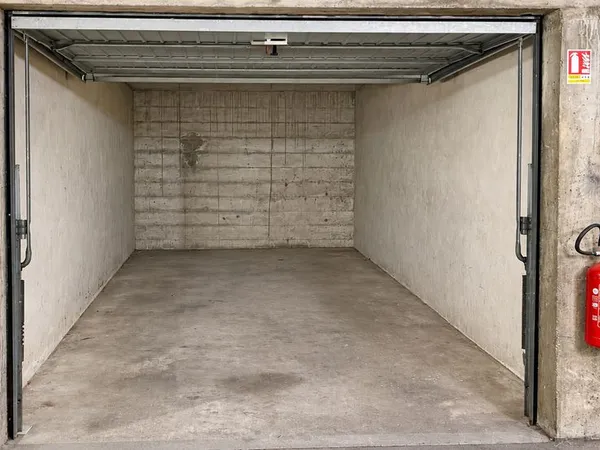 🚗 Grand garage fermé / Box sécurisé - Gaillard, frontière Moëllesulaz Thonex