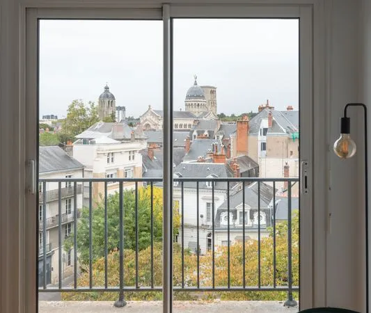 TOURS CENTRE - Studio meublé 25 m² - Balcon avec vue exceptionnelle