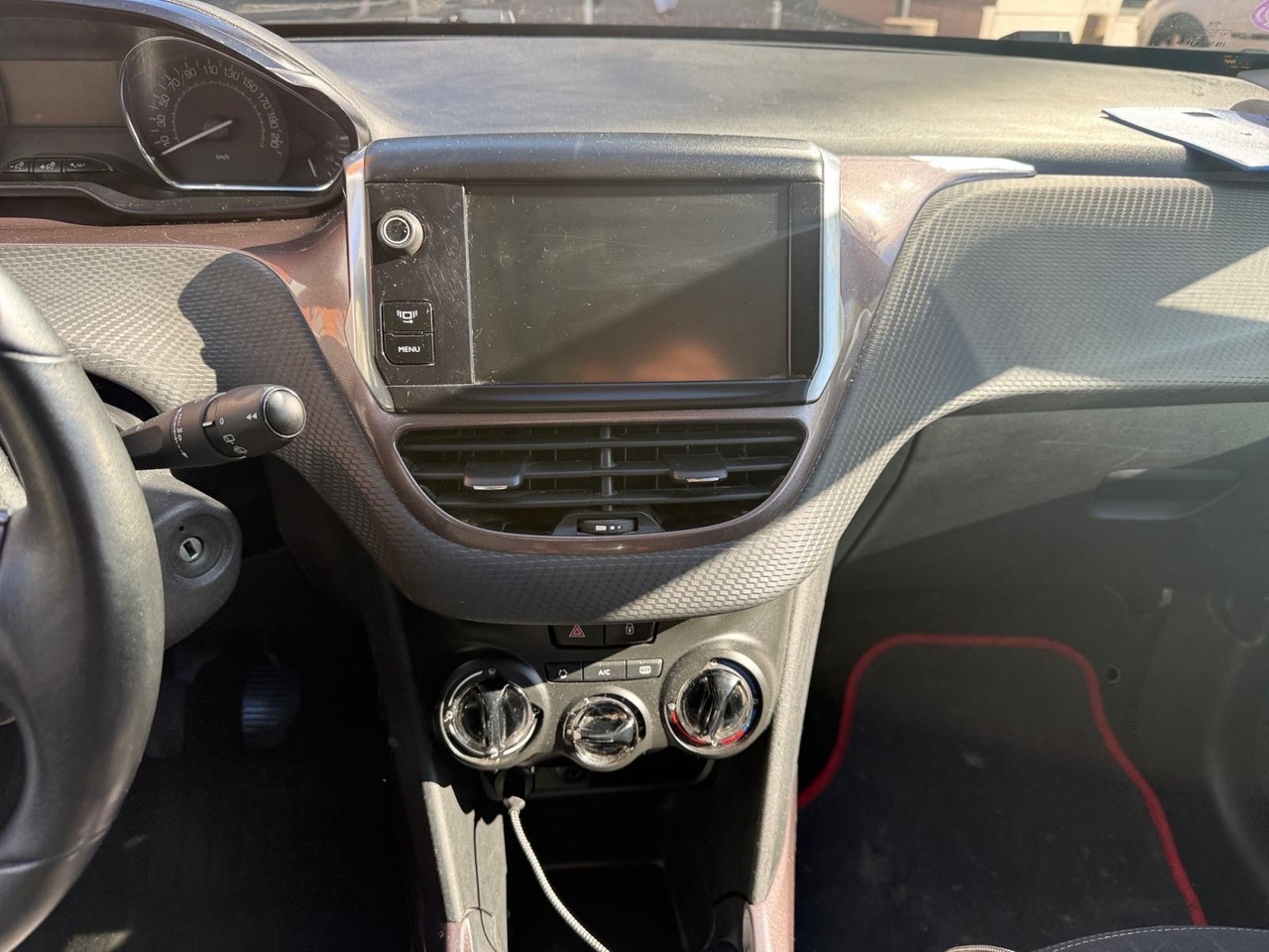 Peugeot 2008 1.2 VTi 82ch BVM5 Allure occasion - Essence - 2013 - 140 500 km - 4 980 € - Montreuil (Seine-Saint-Denis) 992785774013 — photo 5