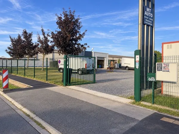 Local prêt à travailler ? Bureau + Atelier + Terrain 750 m²