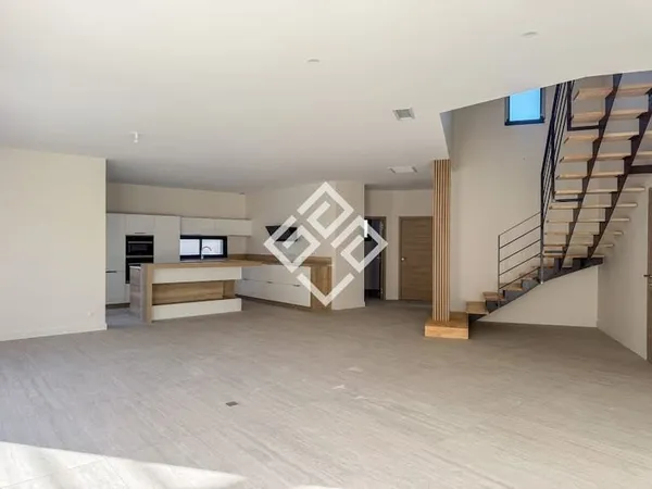Villa 4 pièces 148 m²
