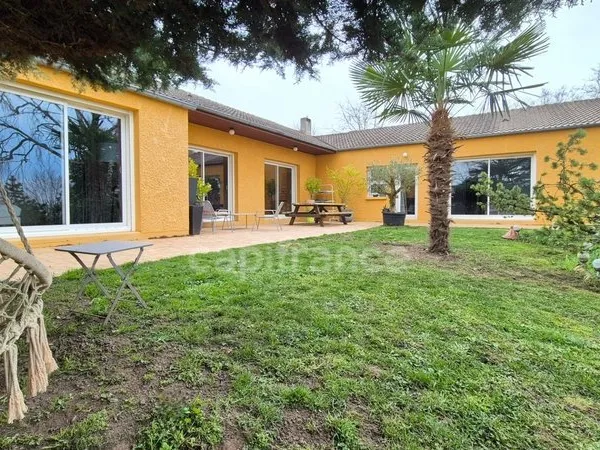 Dpt Essonne (91) à vendre ETAMPES Maison plain pied 7 pièces sur sous--sol total de 178 m² et terrai