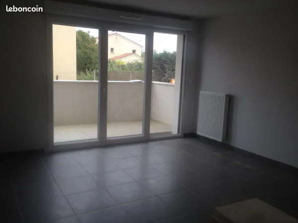 Beau T2 de 46 m2 avec terrasse et parking privée couvert Colomiers chemin des marots