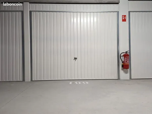 Superbe box sécurisé en sous-sol