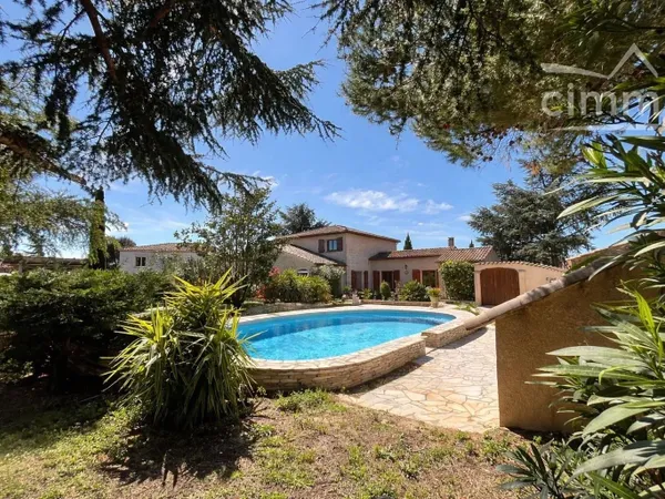 À vendre – Propriété familiale avec piscine à Lespignan 🏡
