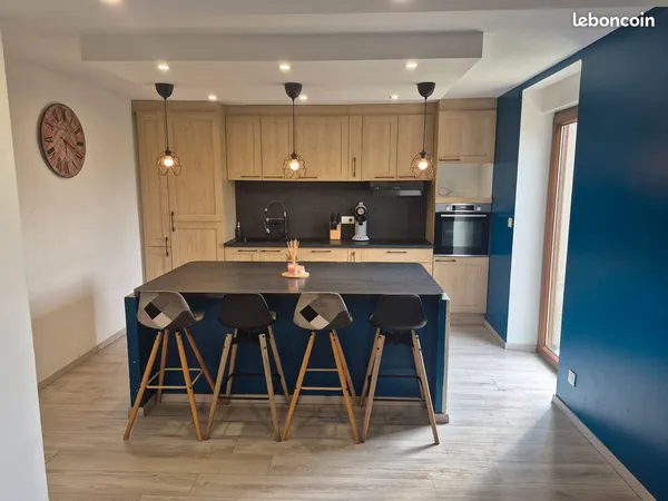 Maison individuelle de 140 m² dans un village calme - 4 chambres - 2 garages