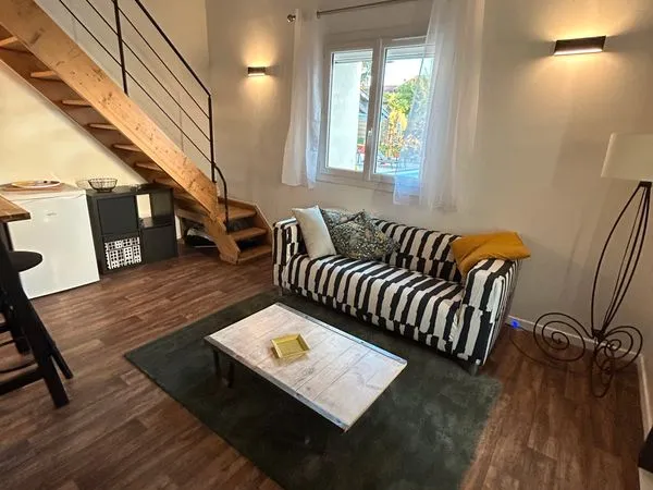 Appartement T1 Bis avec Mezzanine de 33 m2 meublé et aménagé dans un pigeonnier, quartier de la Fée 