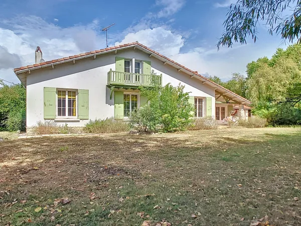 A vendre Maison à Nérac - 6 pièces avec terrain, piscine et garage