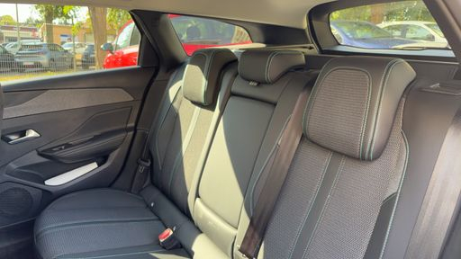 Peugeot 308 SW 1.5 BlueHDi 130 EAT8 - Allure – 2024 – 20325 km – Diesel – Boîte Automatique — photo 31