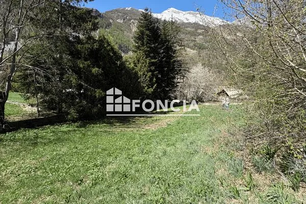 Terrain 894 m²