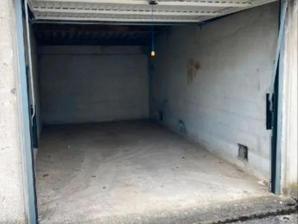 Box de garage libre