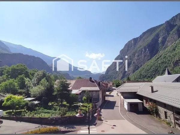 Ensemble immobilier de surface au sol 310 m²