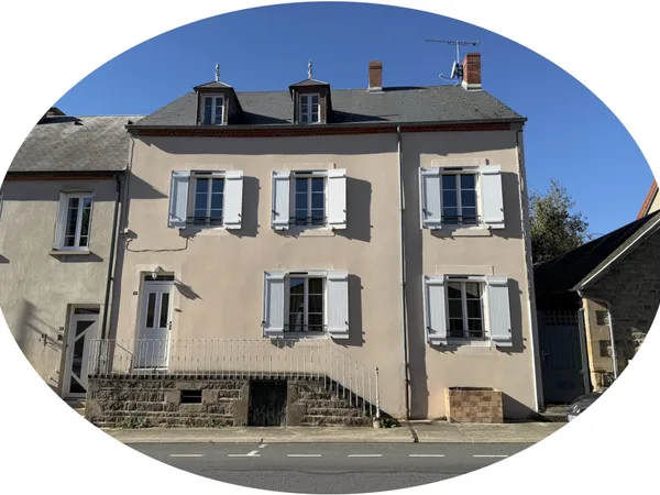 Auv 1234 : Maison rénovée avec jardin et garage à Marcillat, 641m2