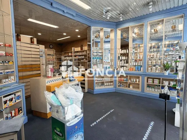 Local pharmacie 80 m²