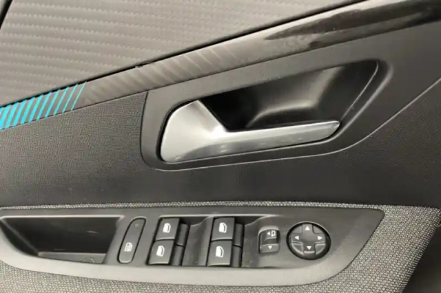 Peugeot 208 puretech 75 s&amp;s bvm5 — photo 19